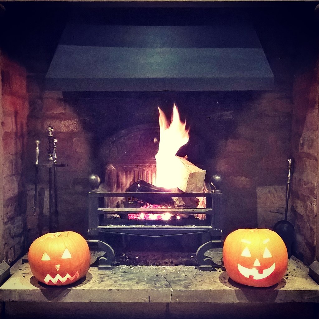 #HappyHalloween, Cloggers! 🎃 Our Fire &amp; Brimstone menu is on, if you are looking for a pre #TrickOrTreat meal! 👻🙈