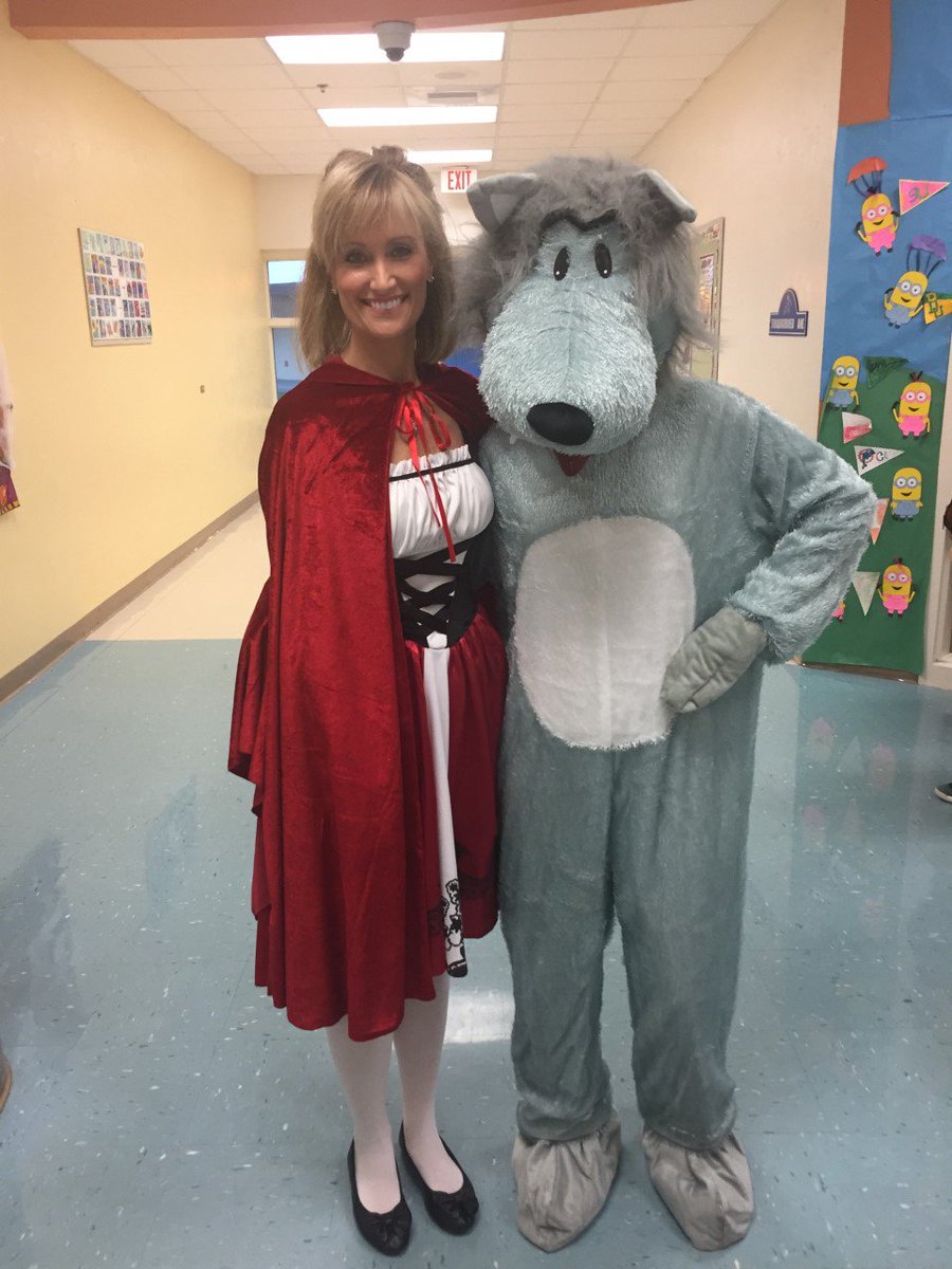 MicheleETES's tweet photo. Having fun with our staff for Storybook Dress Up Day! #ETESRocks https://t.co/0lDpLhWRzt