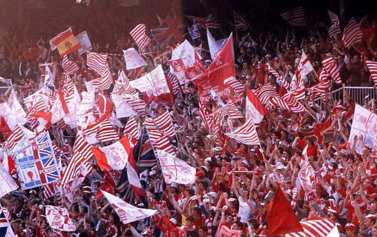 footballpolls32's tweet photo. Better fans? 

Nottingham Forest🔴⚪️- RT
Derby⚫️⚪️ - LIKE 
#NFFC #DCFC https://t.co/0TLAkhQ0T4