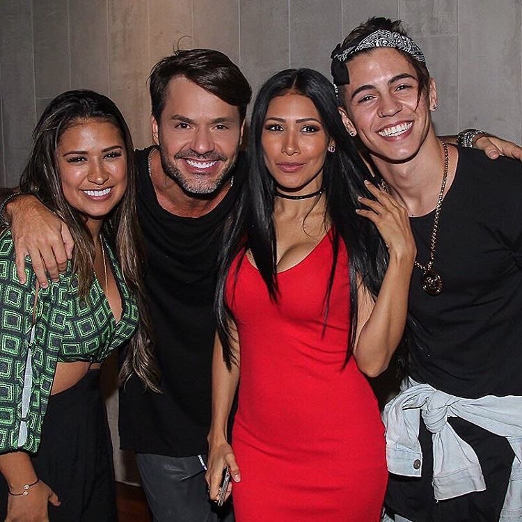 ConexaoBielBR's tweet photo. Danilo Faro via Instagram ontem (30): "Amigos ❤️❤️❤️ @simoneses @simariamendes @simoneesimaria @biel #rodrigofaro43" https://t.co/6FlyPsioNs