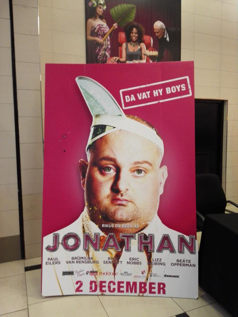 FreshFlieks's tweet photo. Lekke boys, hier begin die JONATHAN toer! #JONATHAN2DESEMBER @RadioRaps @rooi_rose  @LegendsBrewery @sterkinekor https://t.co/khNOvsjLe0