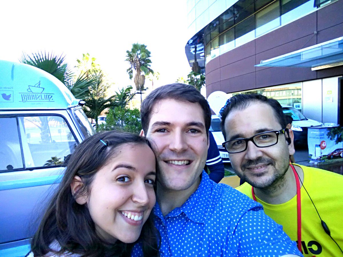 ¡Gracias a Paco Cardona y todos los que hicisteis posible la Feria de <a href="/_Aesclick_/">Aesclick</a>  en Sevilla! Lo mejor: compartir esto con tan buena gente.