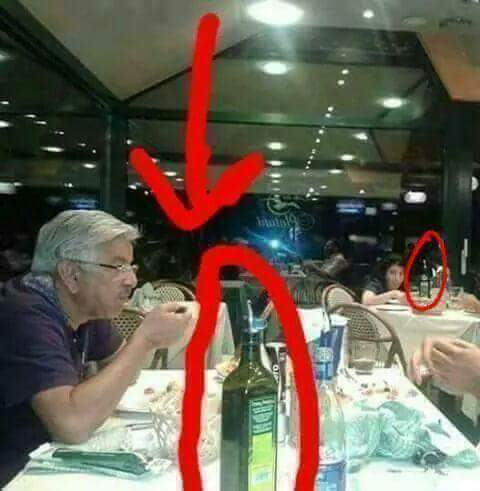 GeoReshma's tweet image. Khawaja Asif drinking Rooh Afza... 😜😉

#BaniGalaRises 
#LockdownUpdates