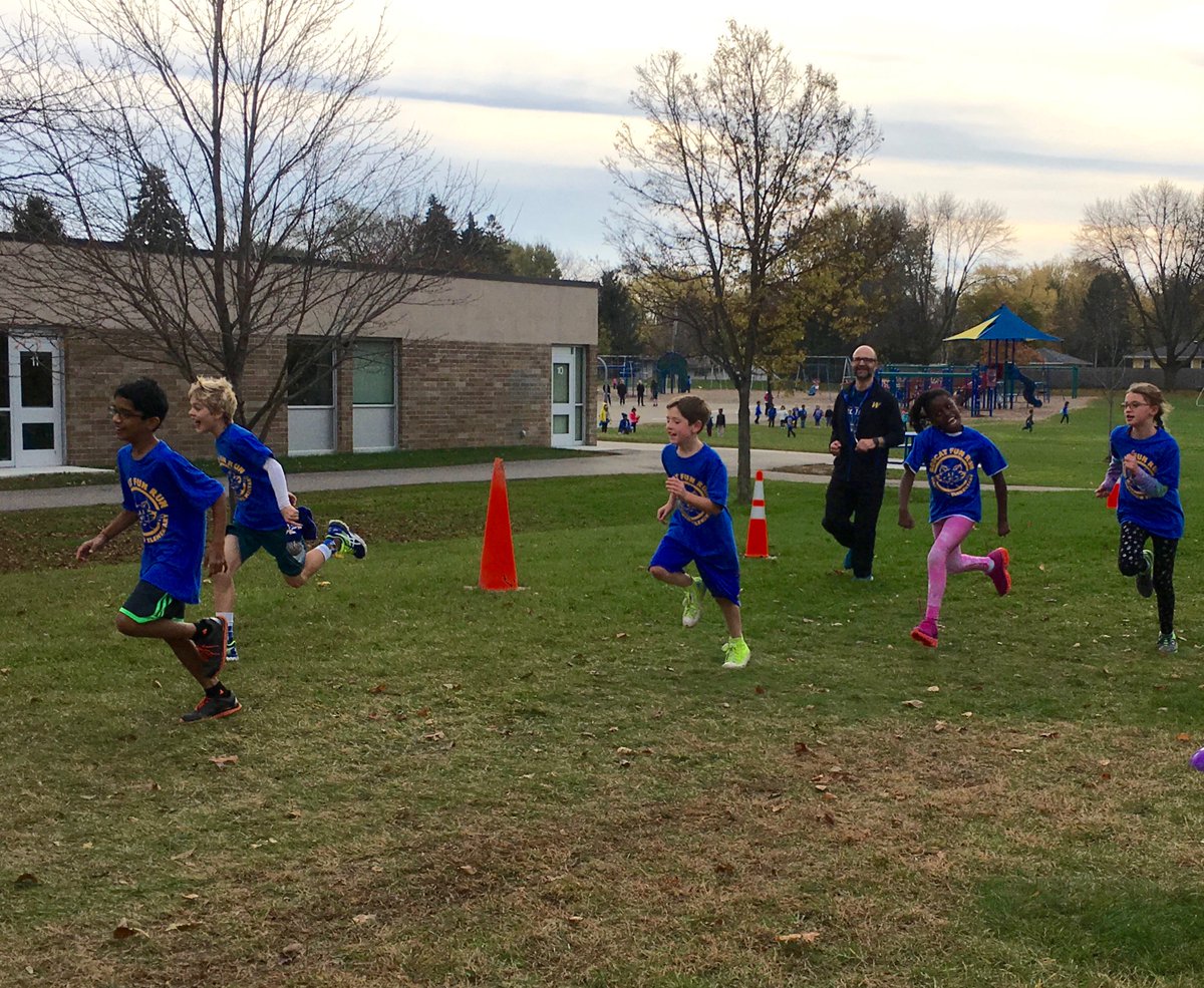 bvschulz4's tweet image. When I say Bobcat, you say Fun Run!! #DonatingMoney #WeAreRich #FunToRun  #Popsicles