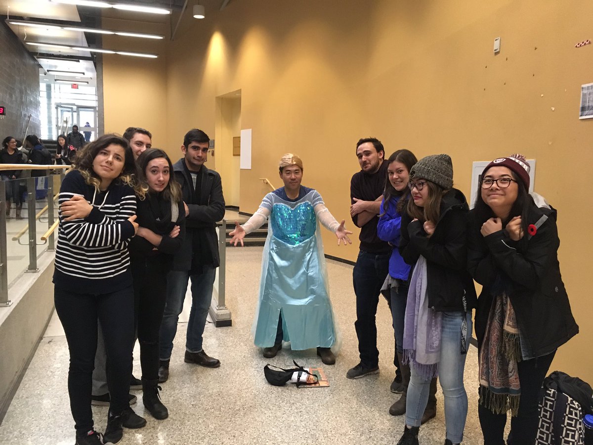 erica_huynh's tweet photo. Evil Elsa (@ProfJoeKim) has put a freeze to the TAs #MacIntroPsych https://t.co/1jzAEncv9e