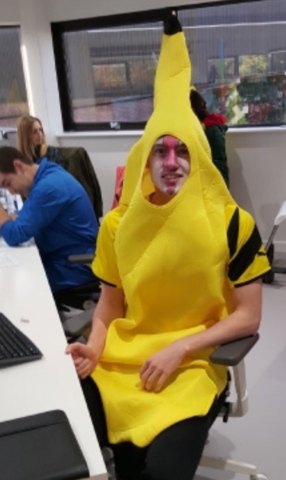 NatGeorgeBates's tweet photo. @BBCRadio2 Simon I was a zombie banana-split at work on Friday #wayaheadofyou #Halloween https://t.co/WjxEu6wW5v