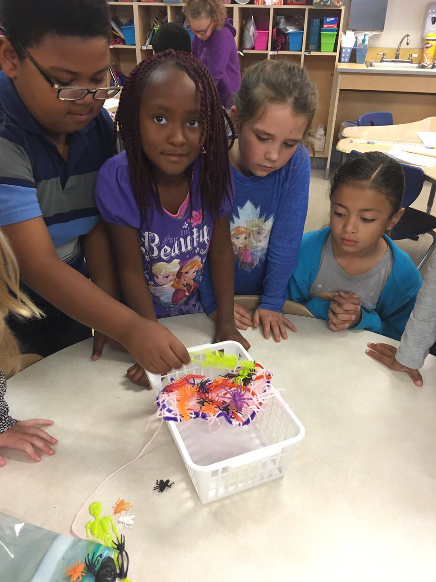 MrsCripeHME's tweet photo. We are designing creature catchers! Ask me about it! #masqueradeparade #HmStem https://t.co/QEv5QN8nSr