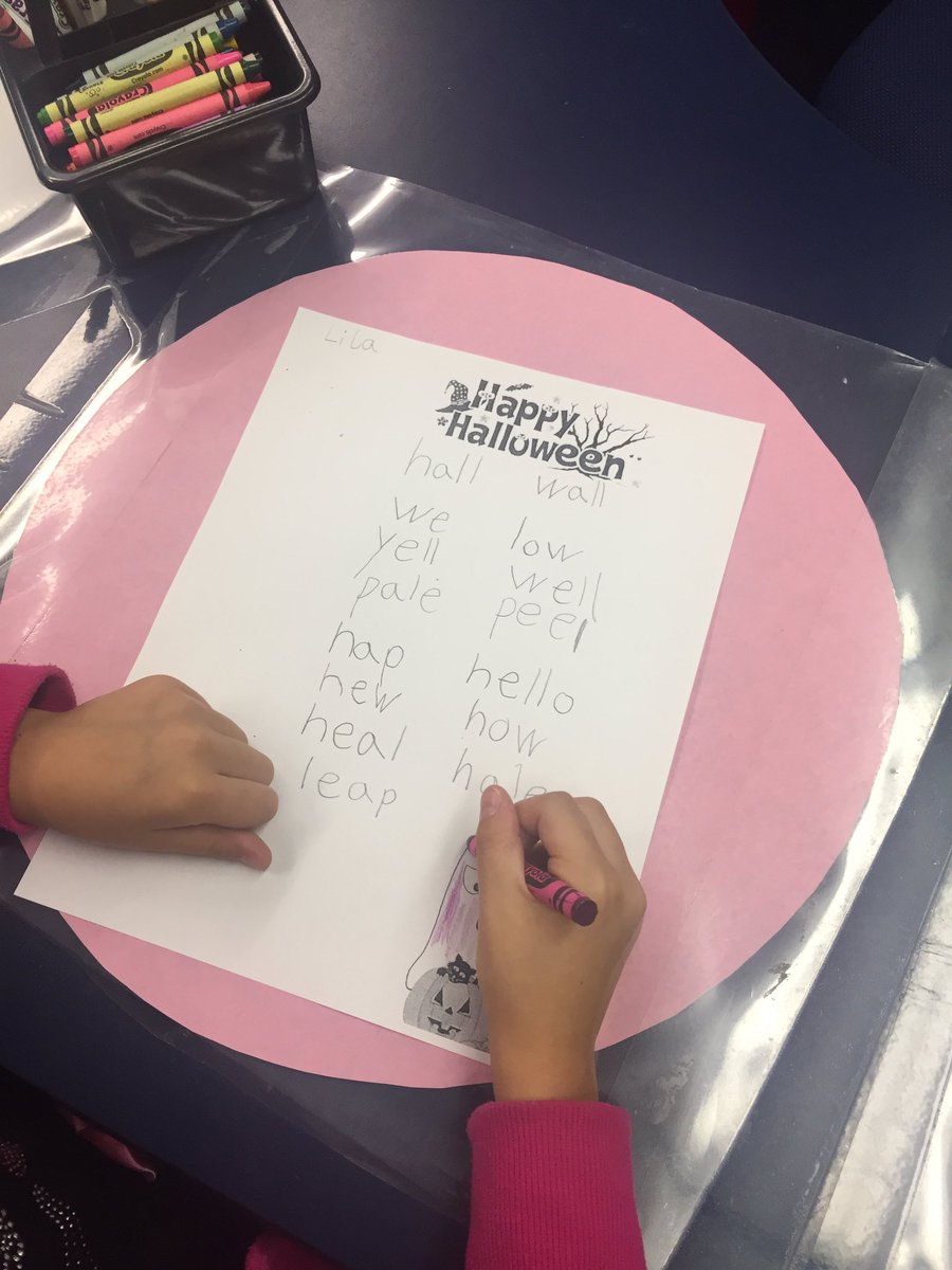 LauraGage4's tweet photo. We are gearing up for Halloween with some fun word work activities and books! @HoffmanTrailsEl https://t.co/6yrBTrUHCg