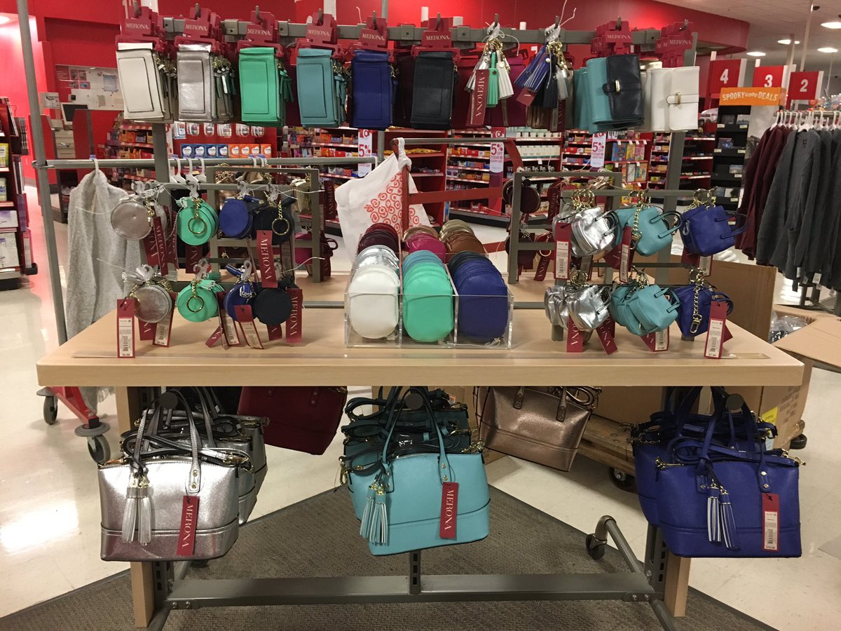 TLSLTaryn1185's tweet photo. $20 or less! Sure was a "fun" table to make! Had to use my Creativity! Can't wait for final product! #vmlproblems @JenieBrisson @s_sikkink https://t.co/Lgq47y6NIq