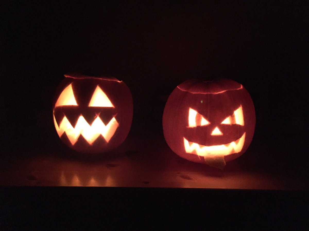 JoeHopkins91's tweet photo. Pumpkin carving with @megshepp_x ... only one winner #notmeg 👻🎃 https://t.co/zb0TbeJ7aG