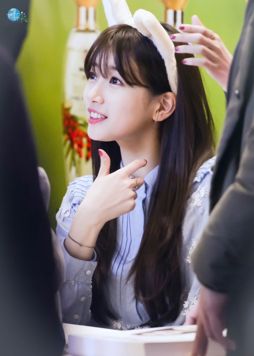 skybeads2's tweet photo. 161030 하남스타필드 PK마트 팬사인회 #수지 (@missA_suzy ) 직찍 by 하늘구슬
#수지 #배수지 #팬사인회 #스타필드 #미스에이 #숮이 https://t.co/G3cn024AbS