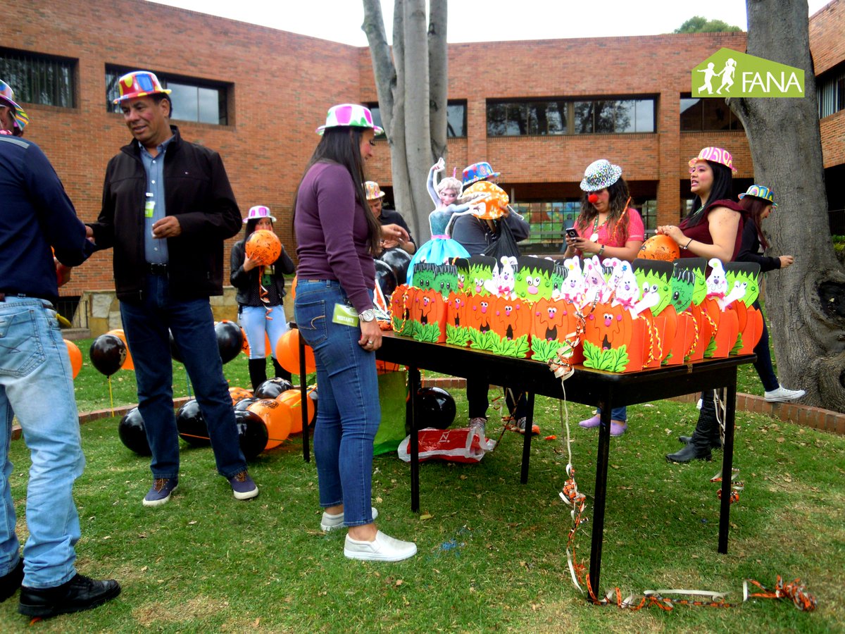 Fundacion_FANA's tweet photo. Gracias @IRSVIAL  por compartir con nuestros niños jugar, pintar y celebrar #Halloween #felizlunes https://t.co/8CuZJWBkdN