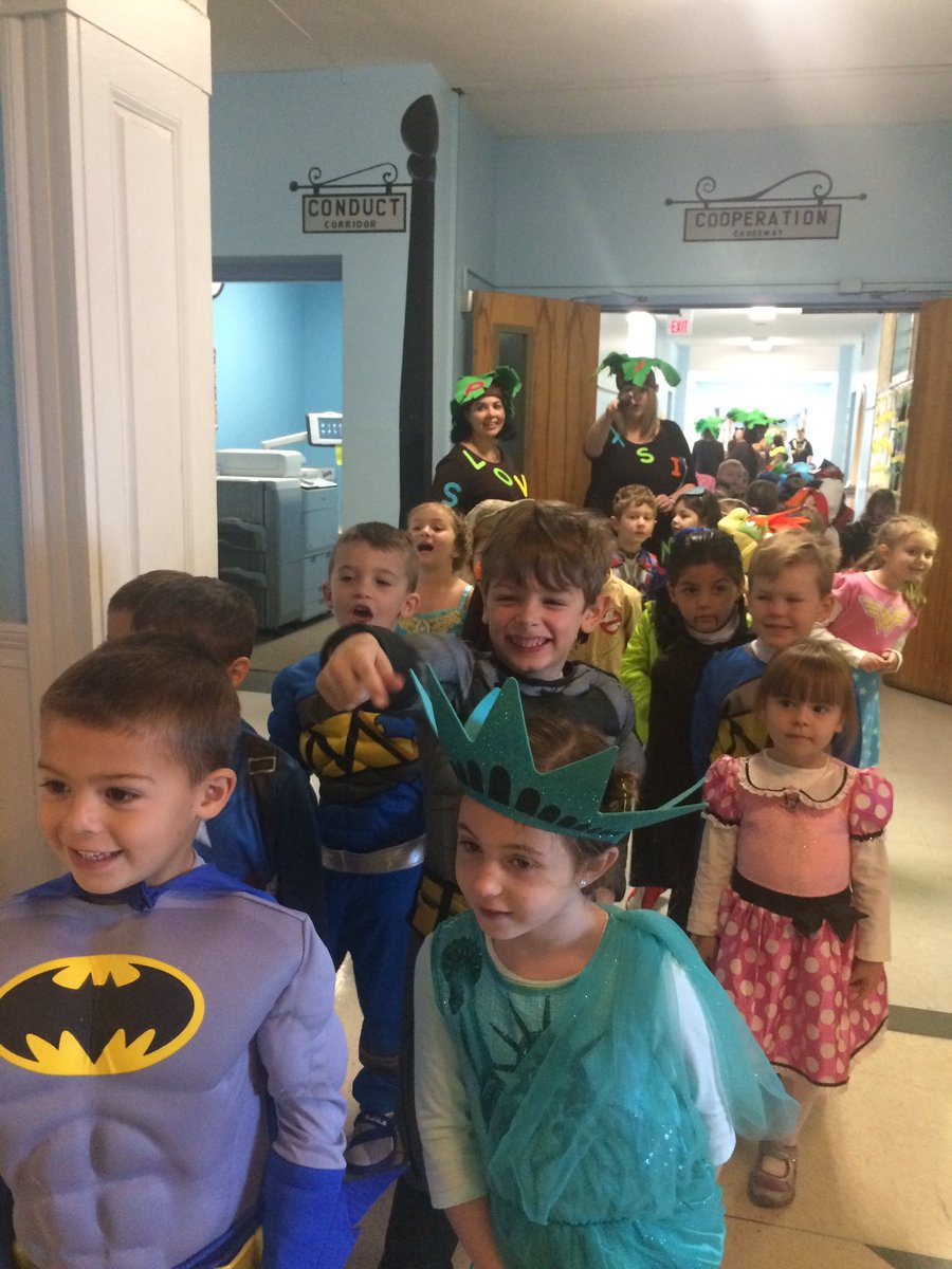 Mrs_Danziger's tweet photo. Great Halloween parade and celebrations. Happy Halloween to all :) https://t.co/MyVPdw5YmE