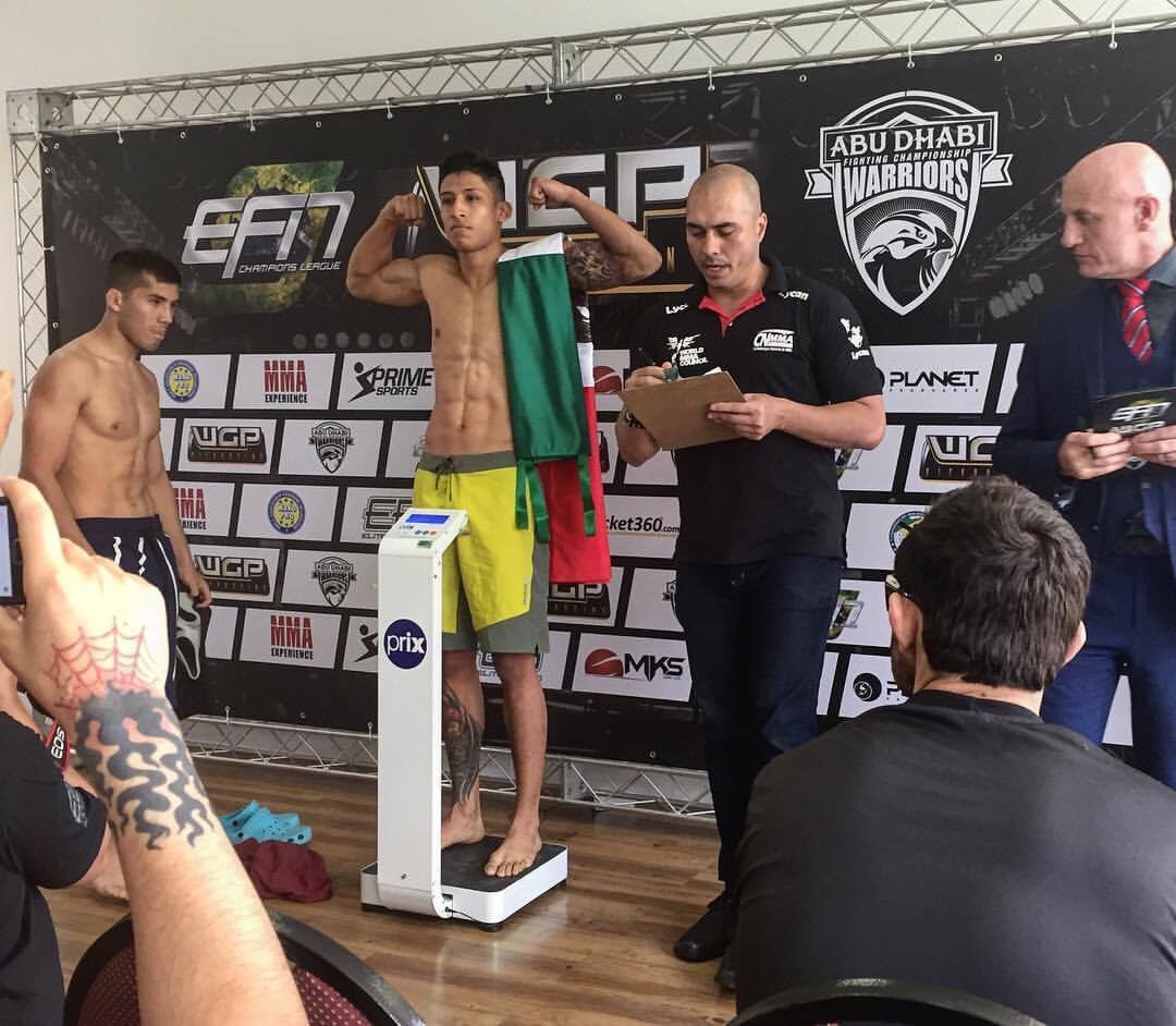 Luu_MMA's tweet photo. Desde Brasil 🇧🇷 nos comparten esta foto del mexicano @carloslobo93 
listo para mañana en su participación en el torneo de Abu Dhabi Warriors https://t.co/ONzXcb92oD