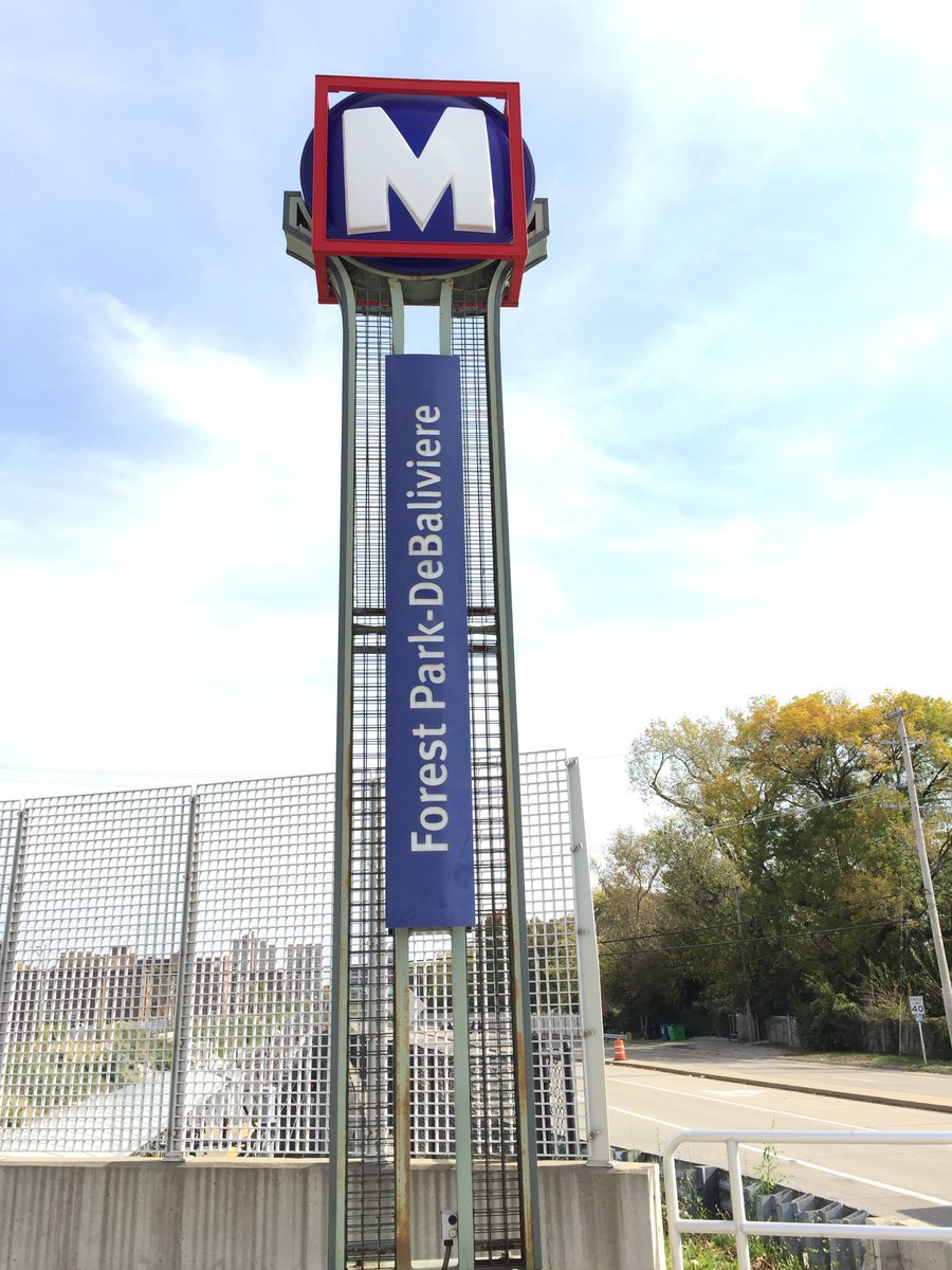 cariandanthony's tweet photo. Bonus: #walked from museum to the forest park-debaliviere metrolink station! ((Very sunny out☀️)) @greenbilliken #SLUgreen16 #SLUinthecity https://t.co/vEyydHS9SQ