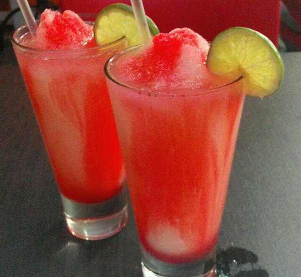 Refresca tu día y relájate!!! porque lo bueno de la semana nos espera en <a href="/acaeslounge/">Acá Es Lounge</a>