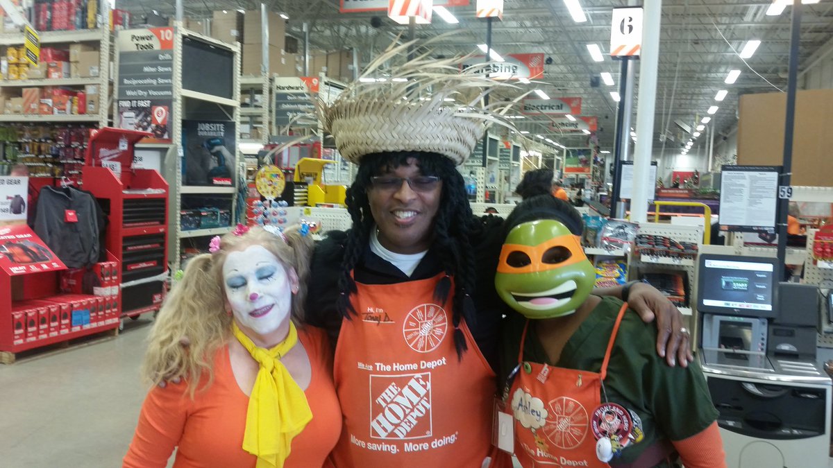 tbdavis62's tweet photo. Just clowning around @homedepotcarmel ! Happy Halloween! @BPlantenberg @mlindsey1223 #mwoct2016 https://t.co/bGoDzgh3JR