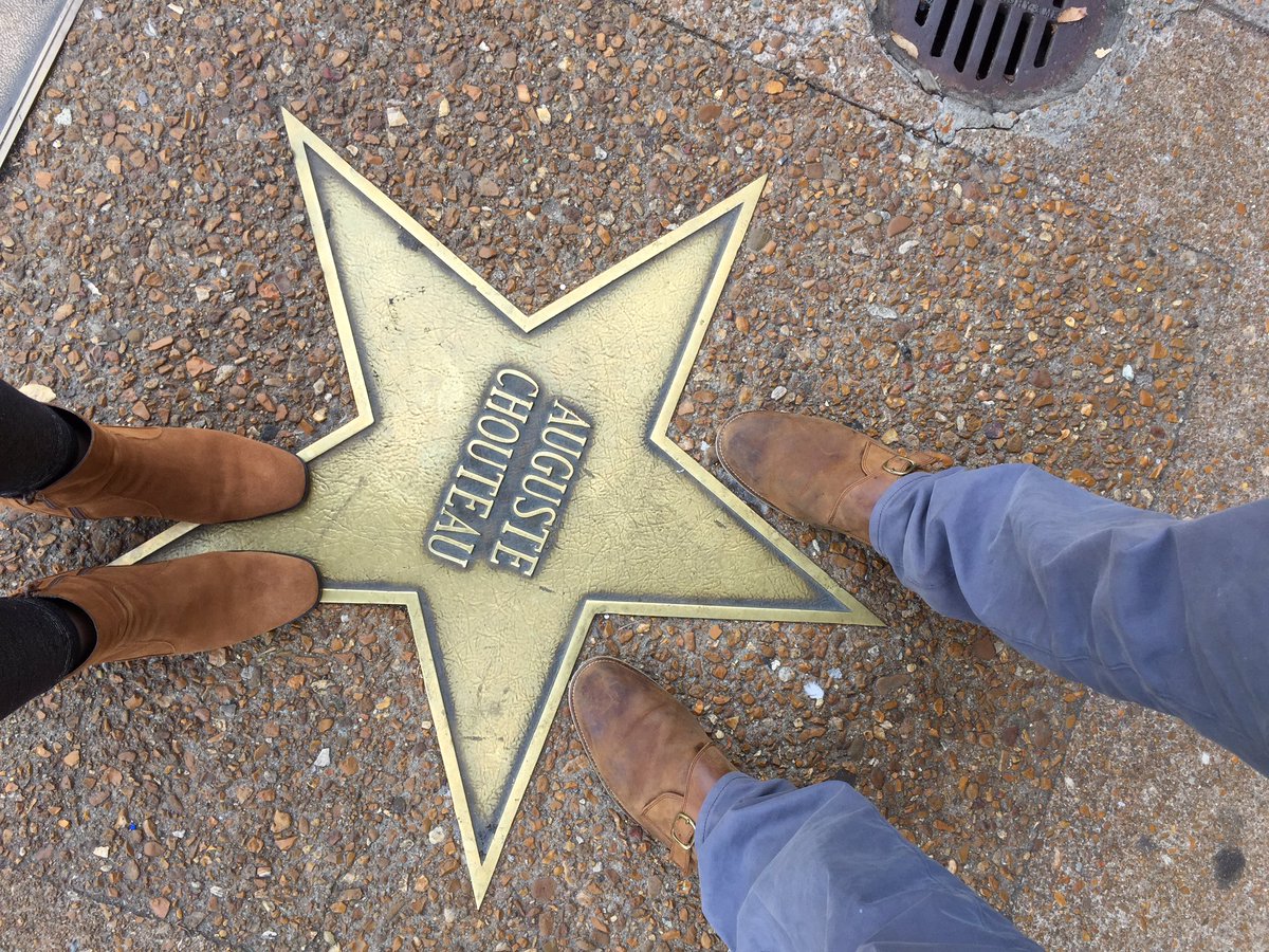 cariandanthony's tweet photo. #walked from history museum to the loop to see Tivoli Theatre 🎭 @greenbilliken #SLUgreen16 #SLUinthecity 💚 https://t.co/xQAMcCM1y3