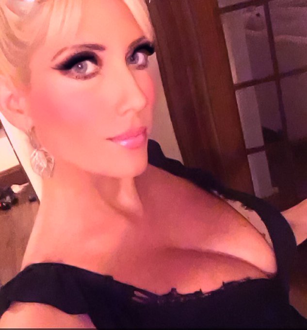 #HappyHalloween!  I'll be on later tonight, in costume!  Come help me win the spooktacular #smcontest<a href="/tag/happyhalloween"class="tags">#HappyHalloween</a><a href="/tag/smcontest"class="tags"><span>#smcontest</span></a>