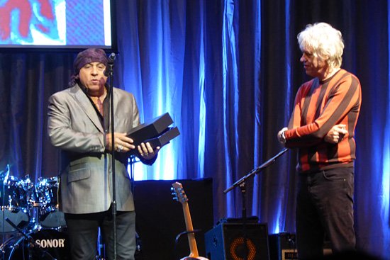 backstreetsmag's tweet image. .@StevieVanZandt at @bill_wyman’s 80th bday gala, playing w/ Bill &amp;amp; Bob Geldof @BluesFestUK backstreets.com/news.html