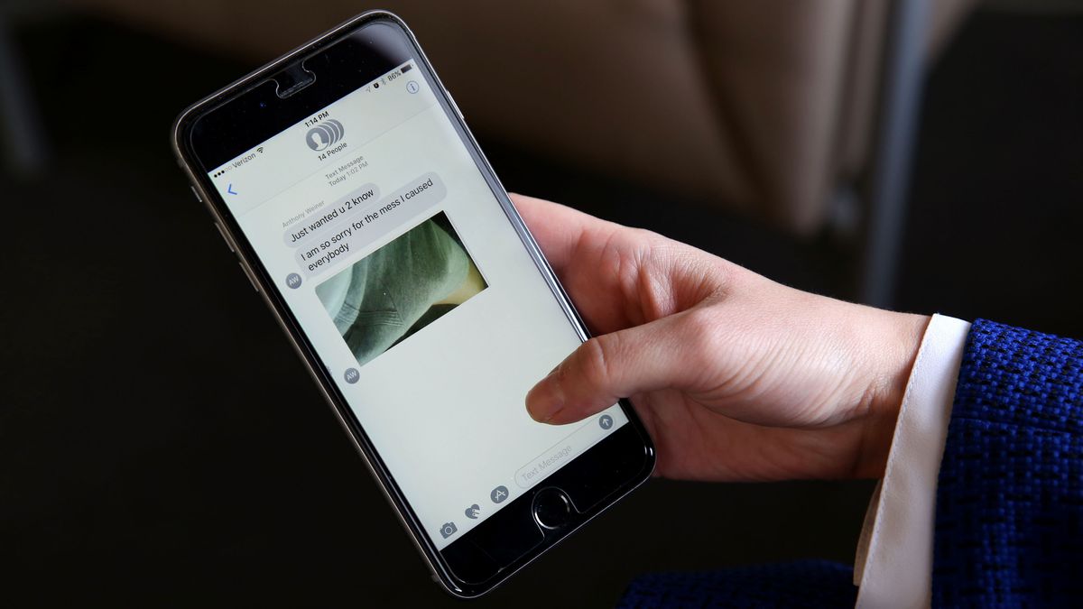 TheOnion's tweet image. Anthony Weiner Sends Apology Sext To Entire Clinton Campaign trib.al/eDU9dkb