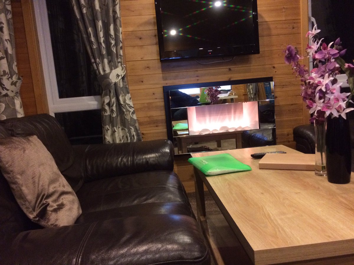 AnnaDick_Editor's tweet photo. Now who said edit suites where dark and gloomy? Week 2 on 'Pin Cushion' Deborah Haywood's feature film. Leaving it large! https://t.co/EfPi2EMPei