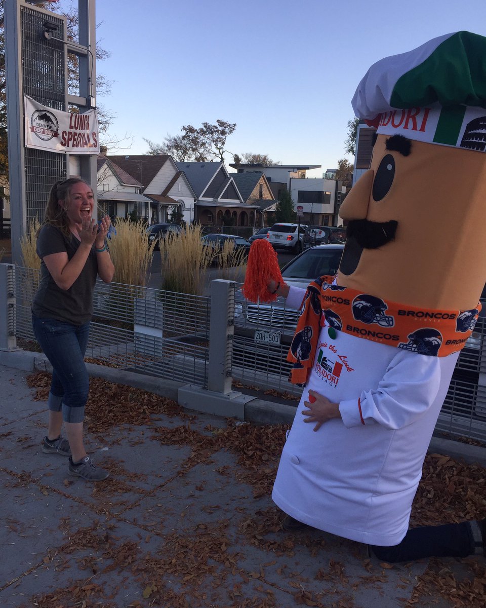Chrisssyteeen's tweet photo. Roses are red, violets are blue no one will ever love you as much as I do ❤️@PolidoriSausage #sausage #mrslink https://t.co/nxZ1F8neE2