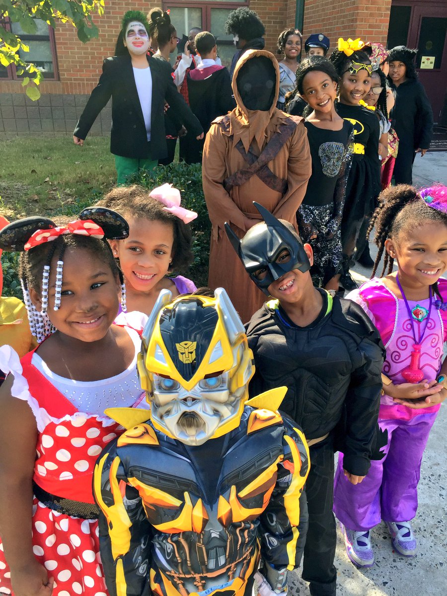 collinsm8's tweet photo. Students @thegshire show how to raise money for @StJude calling it #costumesforcancer. #charity @theNewMemphis https://t.co/l16RRi5V0r