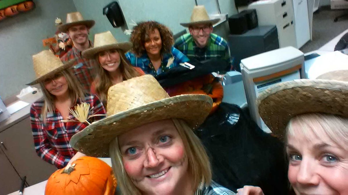 Scarecrows at centennial! <a href="/sgskiff/">Susan</a> @ShaneKennedy_TD. Also Susan giving away a billion dollars!