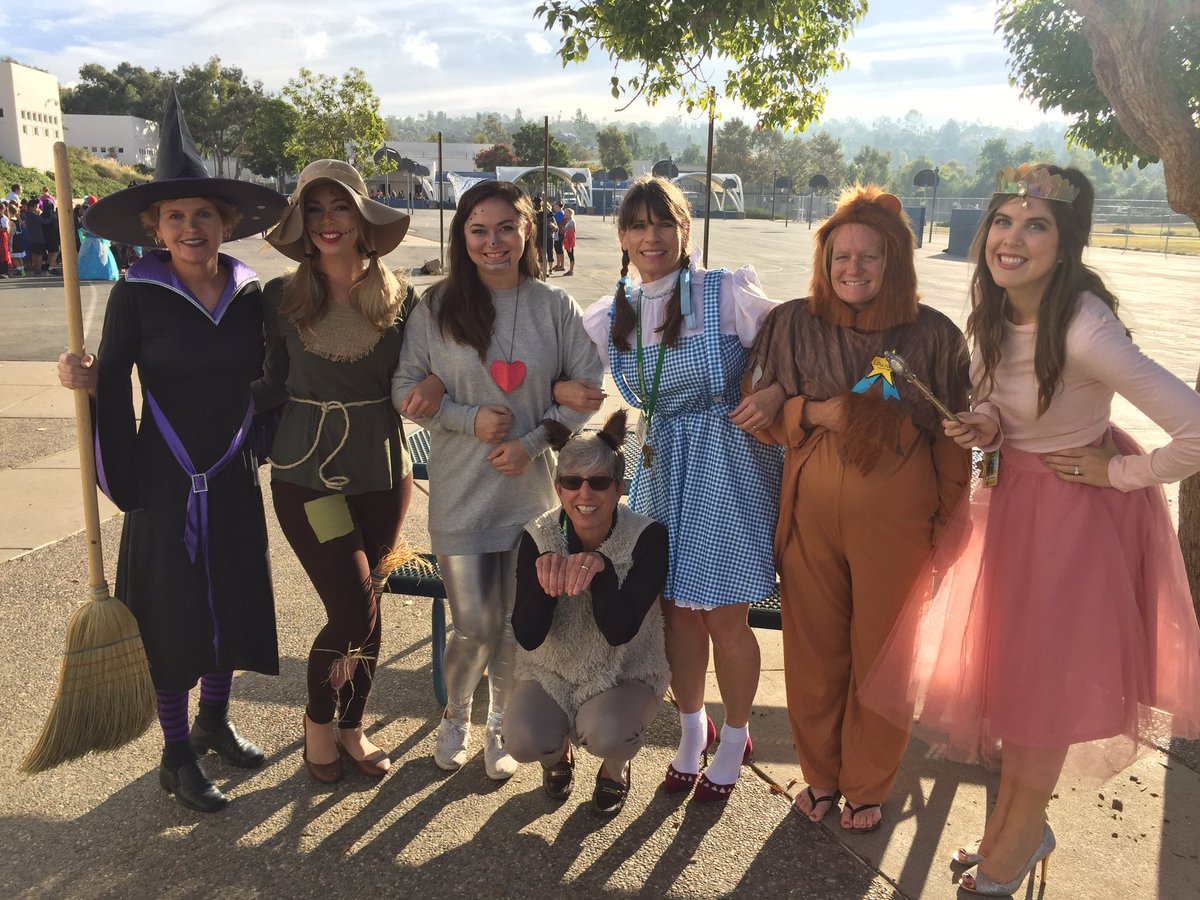 AStrangarity's tweet photo. Happy Halloween from LR Green! 🎃 #teamwizardofoz #halloween2016 #scarecrow https://t.co/KaXOVuDoNx