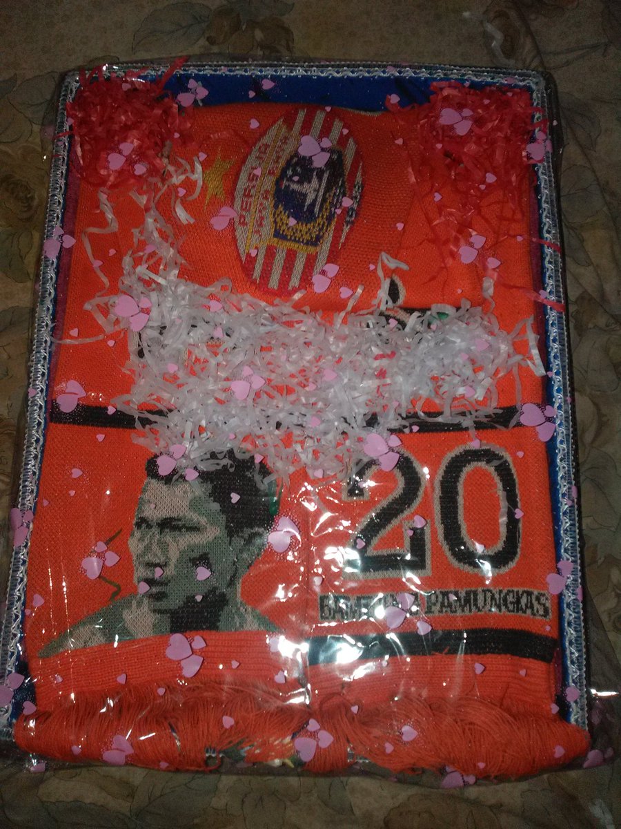 Dhesyah122's tweet photo. seserahan buat pernikahan abang gout ..1 buah scraf PERSIJA JAKARTA #20 THIS OUR LEGEND 14# https://t.co/hzsiWEdrDm