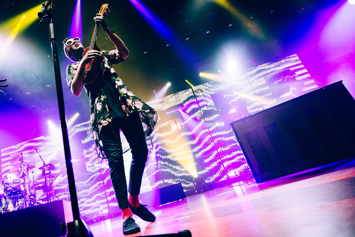 twenty one pilots tweet media