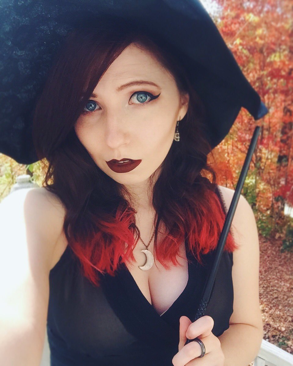 teabeestone's tweet photo. I'm working at home all day but still took time to get SPOOKY. https://t.co/usFZY4HEKh