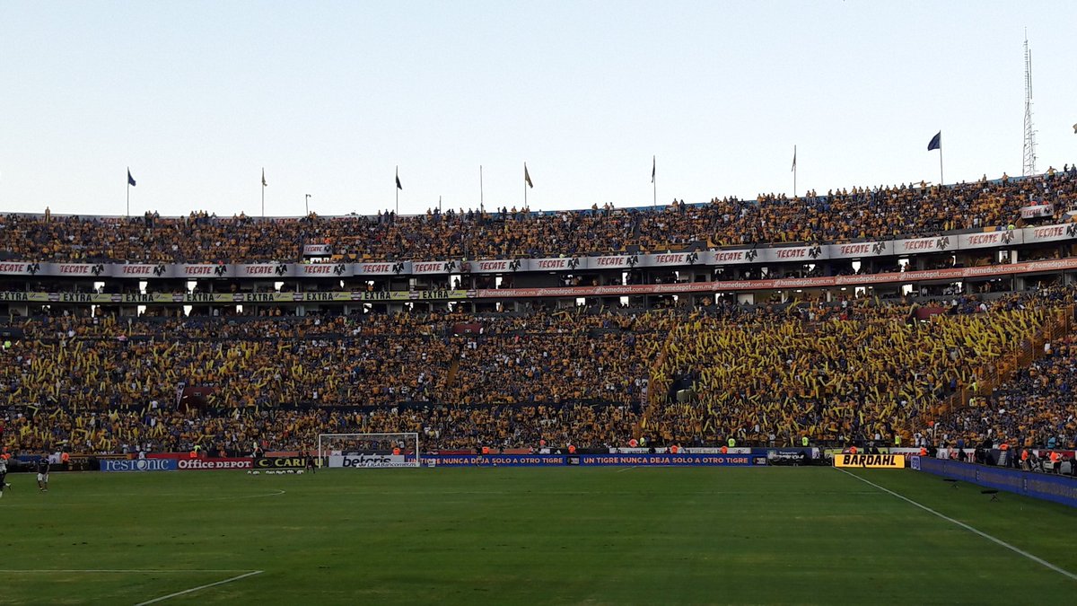 MarioalMunoz's tweet photo. @LIBRESYLOKOS Felicidades al corazón del Volcán 💙💛 #FelizXVIIIDobleEle https://t.co/aV3Ixu7eaq