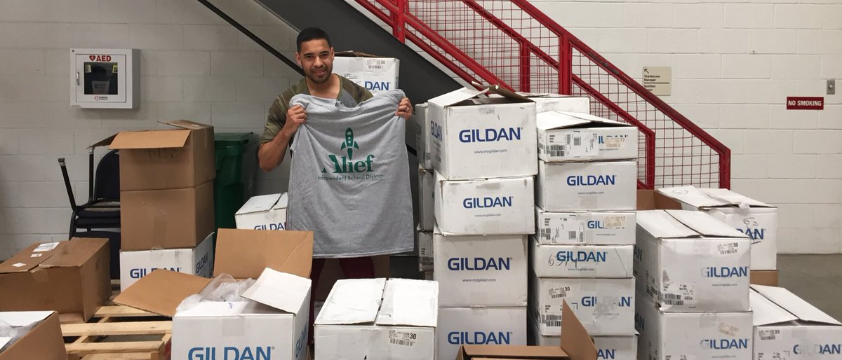 TracyLauOrtiz's tweet photo. This is what 3,000+ @AliefISD #AliefLaunch t-shirts look like! Thank you to vendor/#AliefProud graduate Andre Chin for the awesome work. https://t.co/fpIot7mxle