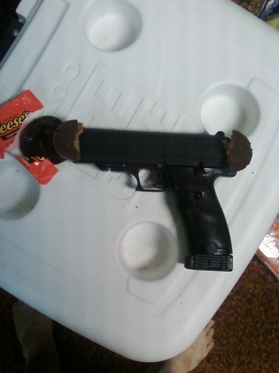 williamdegeest's tweet image. Jesus Christ! It gets worse! In a Reese's Peanutbutter Cup! #halloween #checkyourcandy !