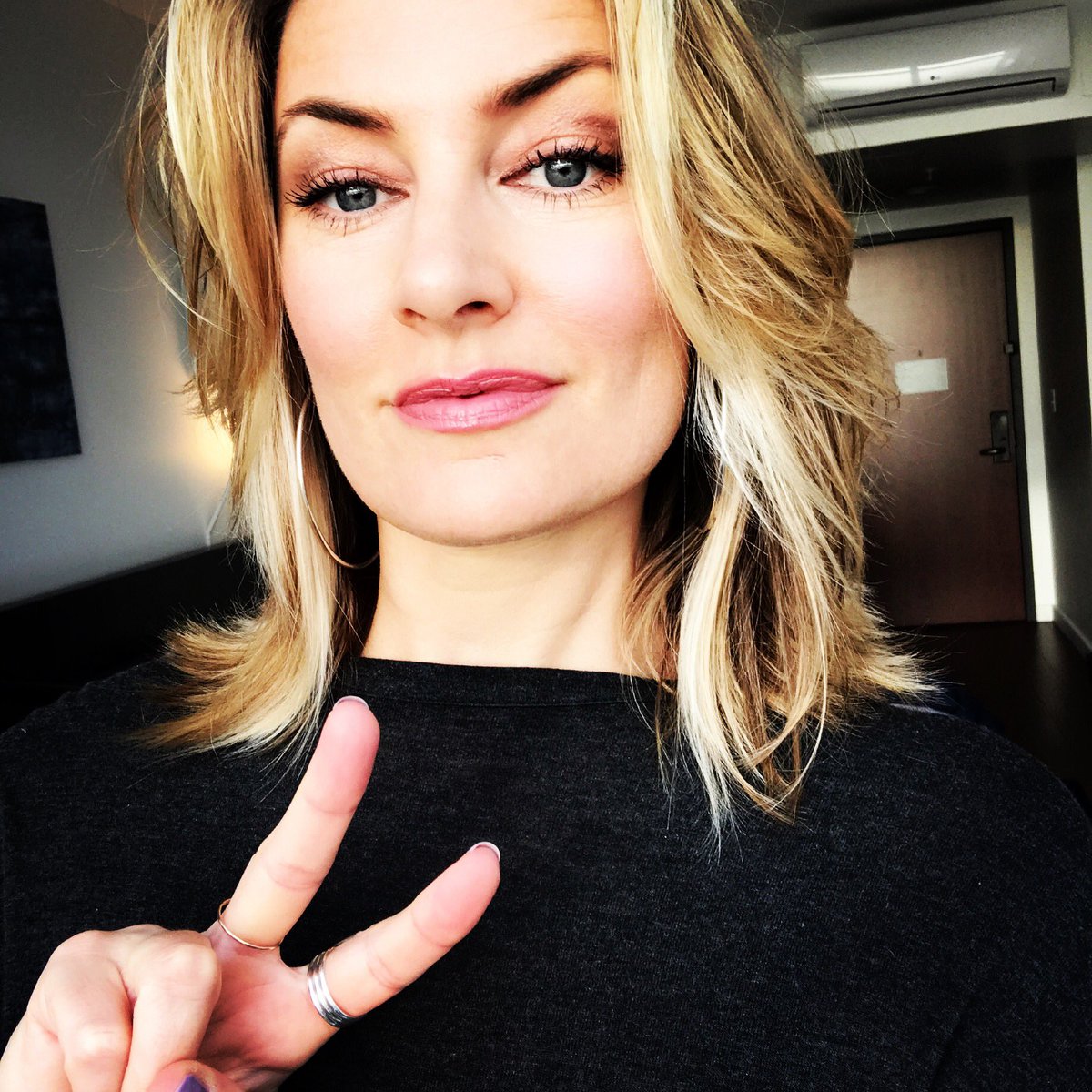 madchenamick's tweet photo. #SleepyInSeattle ✌🏻#peaceout #catchyaontheflipside https://t.co/p1t7PWIhlv