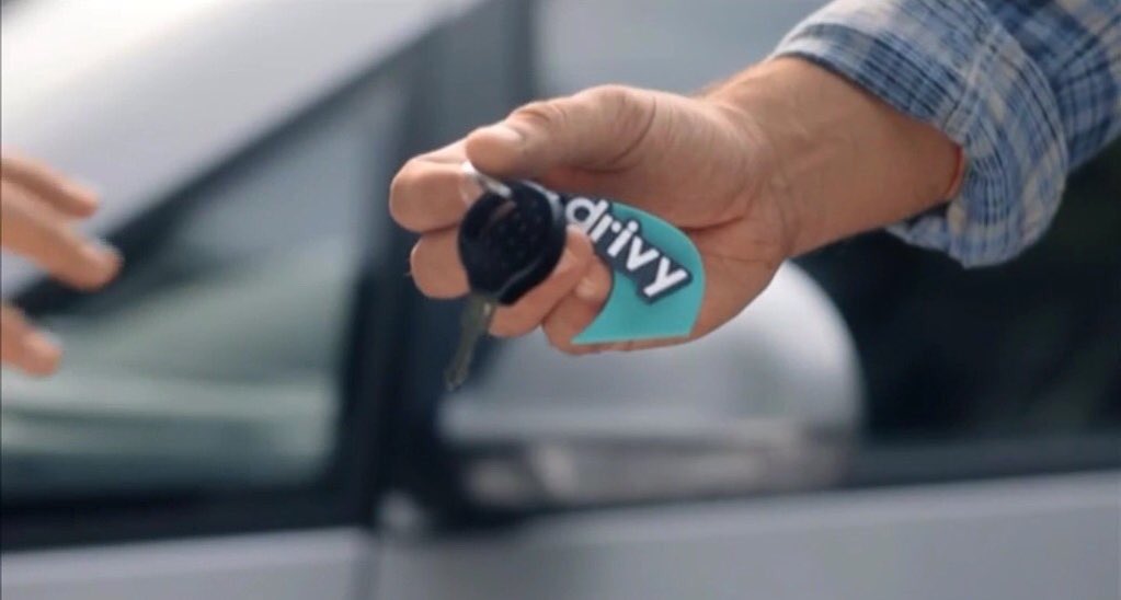 licorneuil's tweet photo. Running gag pour Bertrand, jusque dans le sponsoring #ofni donc 😂🔑🚗 #permis #derire https://t.co/ZnSh0TSvKj