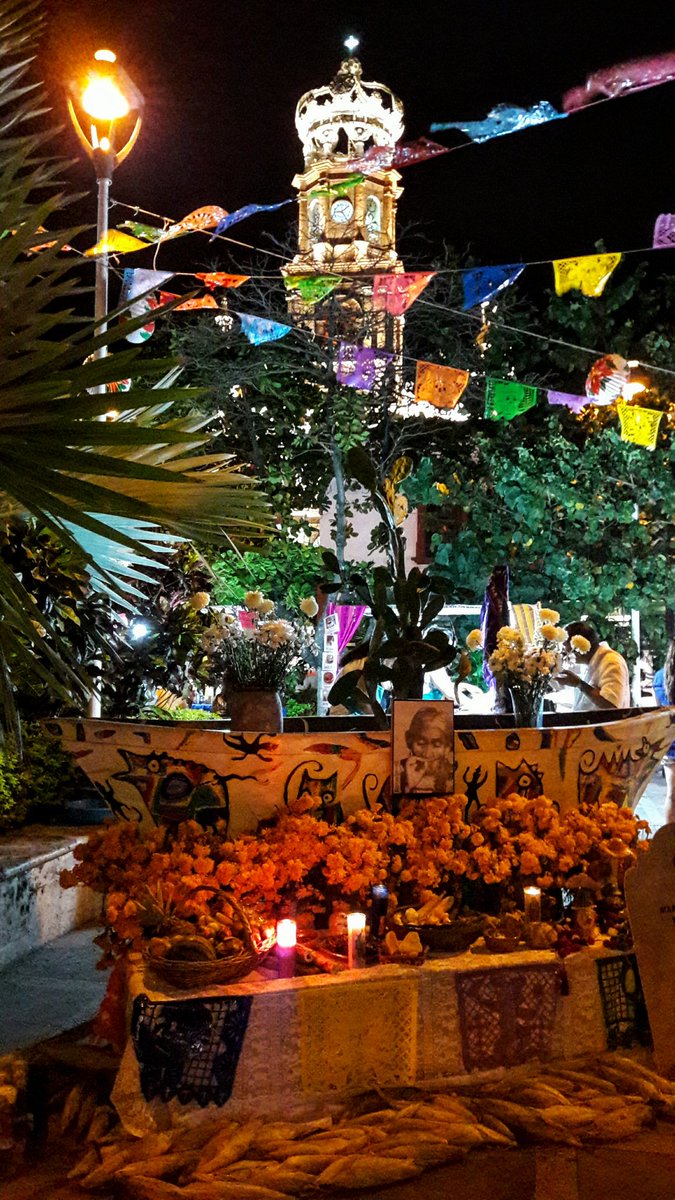 salcedo76's tweet photo. #PuertoVallarta está listo para el #DiaDeMuertos #2denoviembre que nunca se pierda eso #FelizLunes  @Secturjal @somosjalisco @TurismoPV https://t.co/xjvkWsMXI6