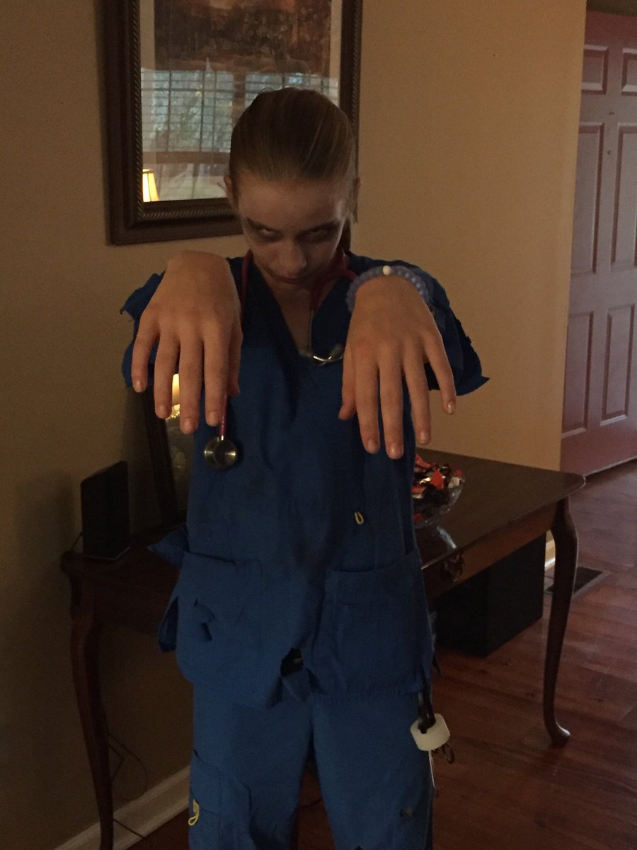 Lovedance2122's tweet photo. Hope u had a good Halloween Happy Halloween I was a zombie nurse one guy Thote I was a rn (registered nurse)lol 😂🎃🕸 https://t.co/mcIIQfIt9Q