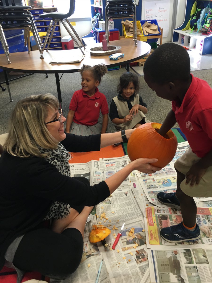 GACLSams's tweet photo. K4 use their five senses to describe a pumpkin. Yucky was the most used word. #GACelem #Halloweenfun https://t.co/DEGqazDpxX