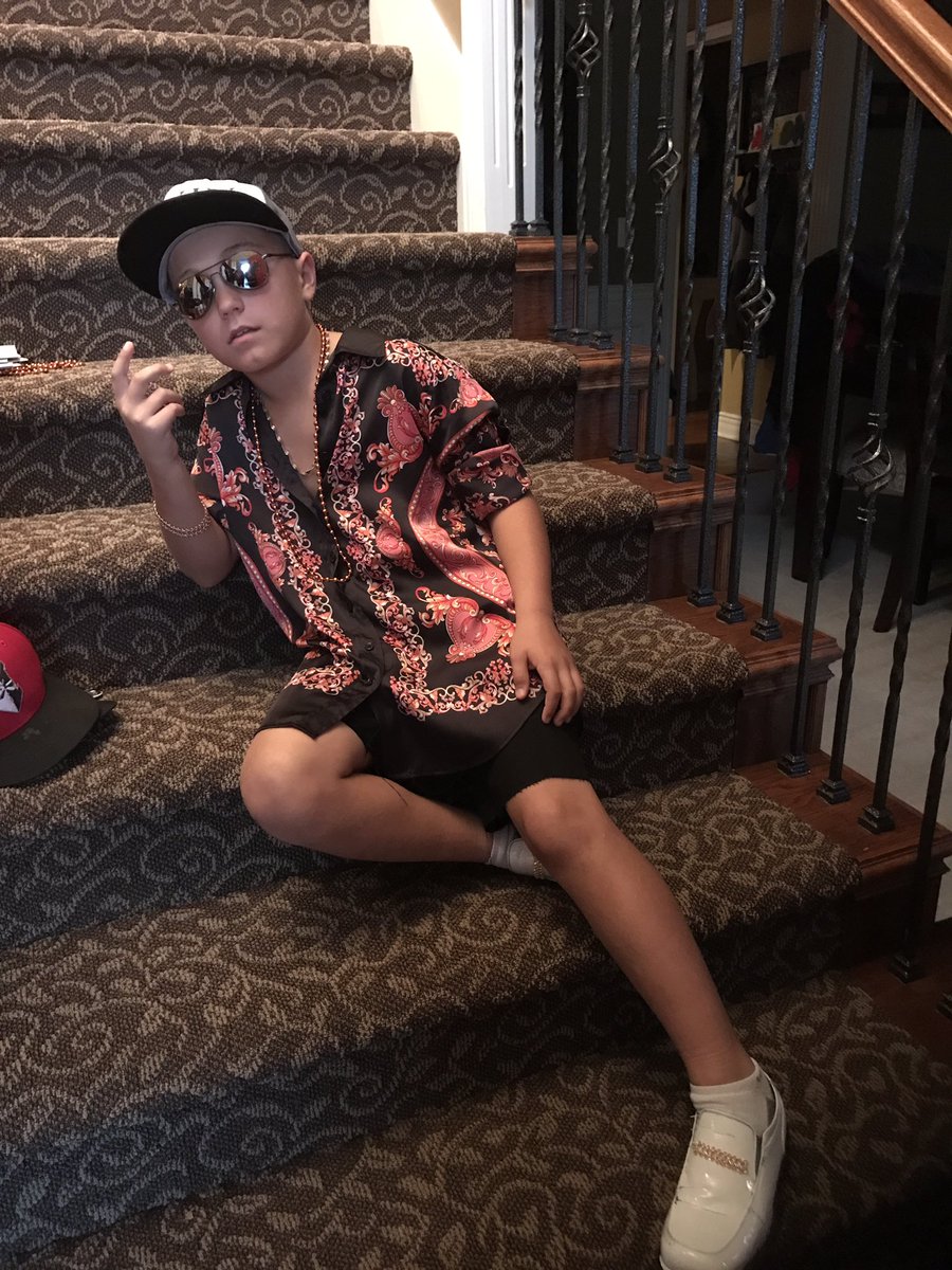 slbarbee's tweet photo. Happy Halloween @BrunoMars! We ❤️ #24kMagic ! https://t.co/enlpqj0OwS