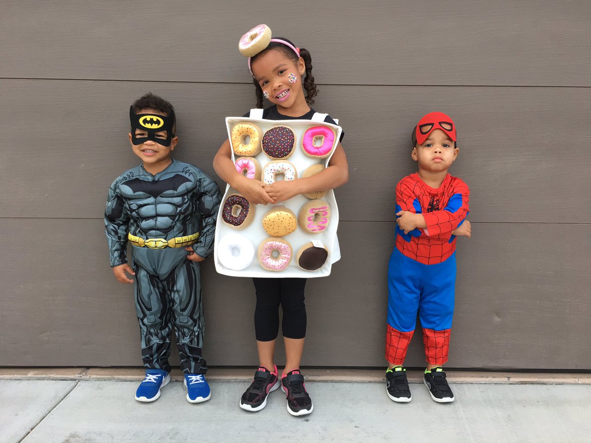 StudioBBdesigns's tweet photo. Happy #Halloween from these little trick or treaters! ❤️🎃#trickortreat #spiderman #batman #donuts #studiobbdesigns #kiddos #halloween https://t.co/lzXTBr3rCw