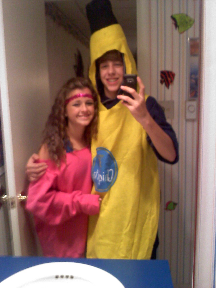 srustudents's tweet photo. Halloween #throwback! 8th grade with @kaylamackk . We graduated high school together and now we're both here at @slipperyrockU #ehs14 #sru18 https://t.co/rwTTqSaZWc