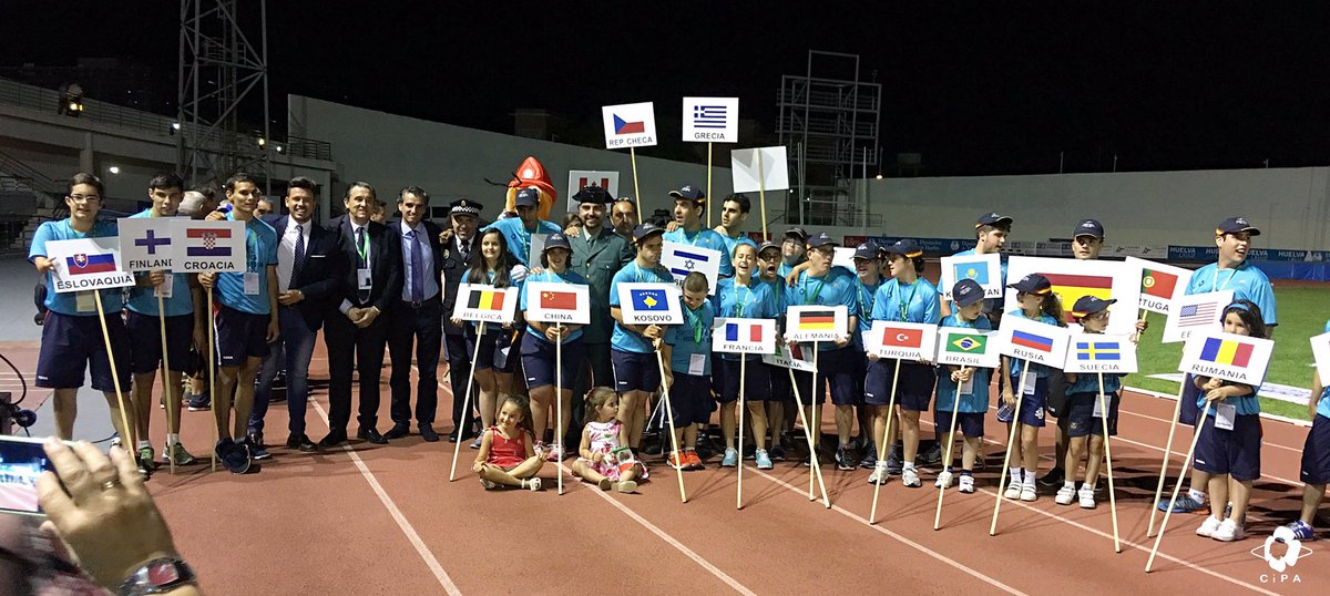 CipaMarcaDeport's tweet photo. 📢 ¿Lo sabías? ¡Vestimos a las de 5.000 deportistas de todo el mundo! ¡Fuimos la marca oficial de los @epfg2016! #ElDeporteSeVisteConCiPA 👏🏾🏀 https://t.co/pkoTLqeg5O