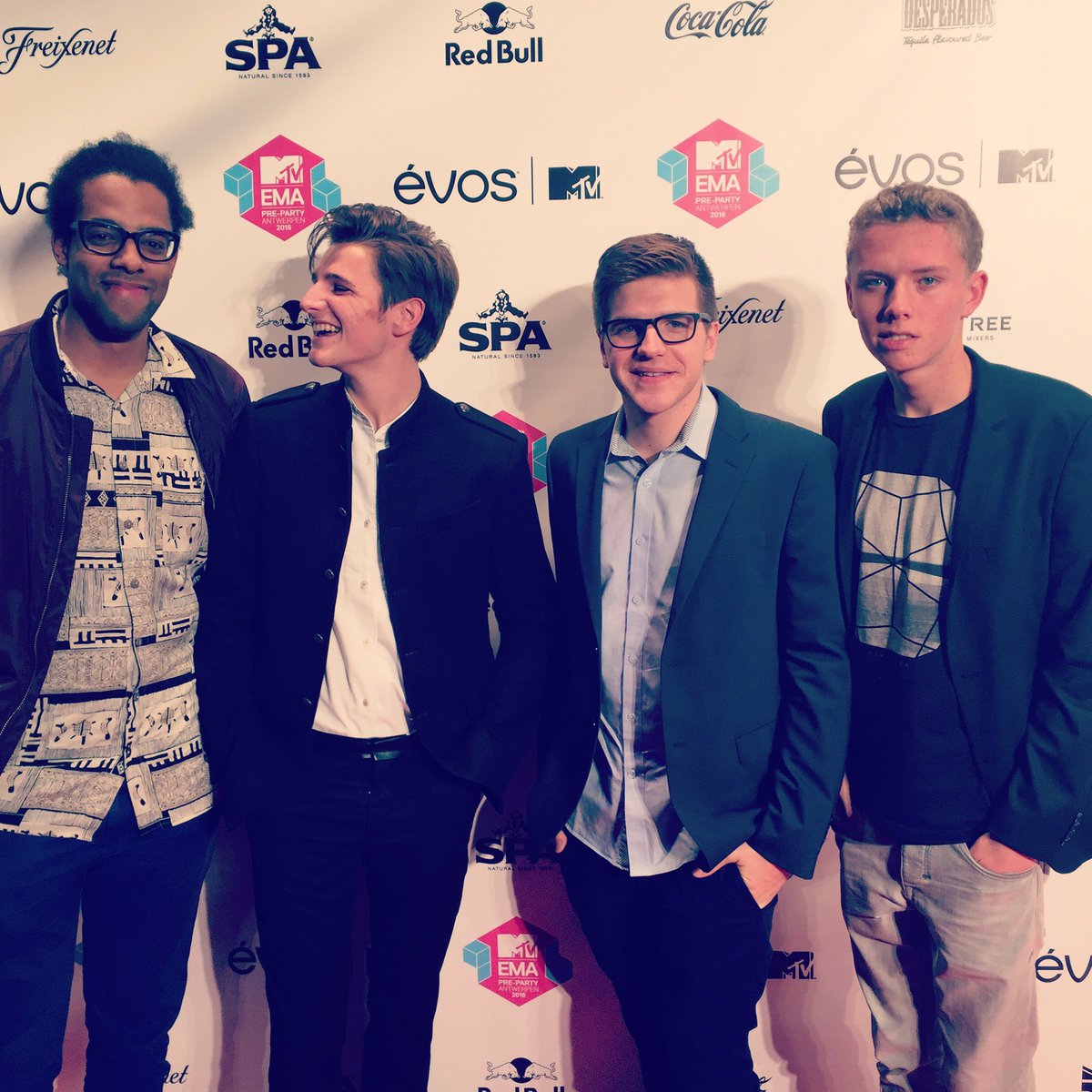 banditsnet's tweet photo. Good times at MTV's EMA pre-party in Antwerp. Congrats to @EmmaBaleMusic with her award! @MTVBelgium @mtvema https://t.co/M2SXY5AElq