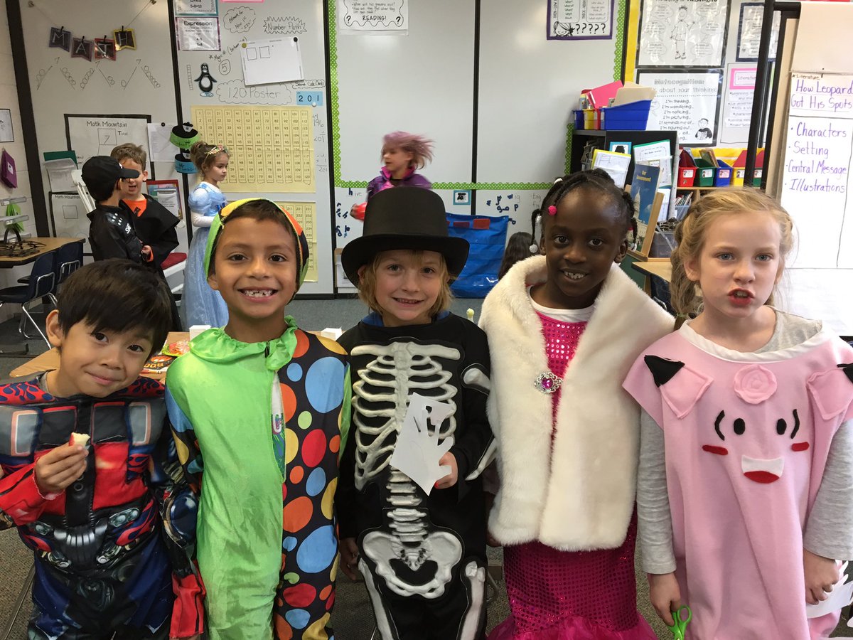 MrsThomasWDS's tweet photo. TeamThomas had a BLAST at our Woods Creek Halloween parade and party!  Thanks to our AWESOME parents for  making this a huge SUCESS! https://t.co/tKf9HA7cfo