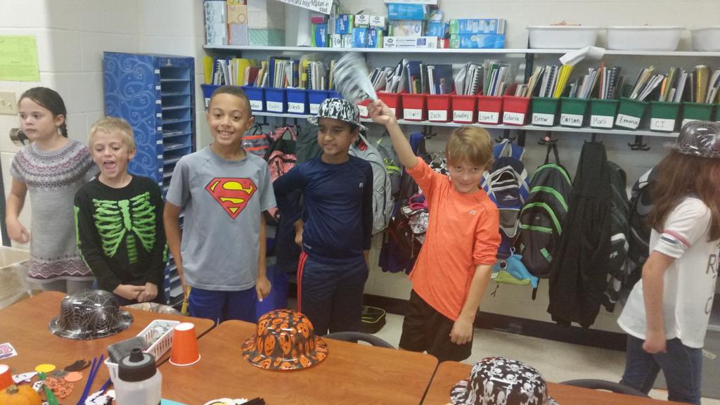 dreclanton's tweet photo. Fall party fun https://t.co/nrLlBD5bZt