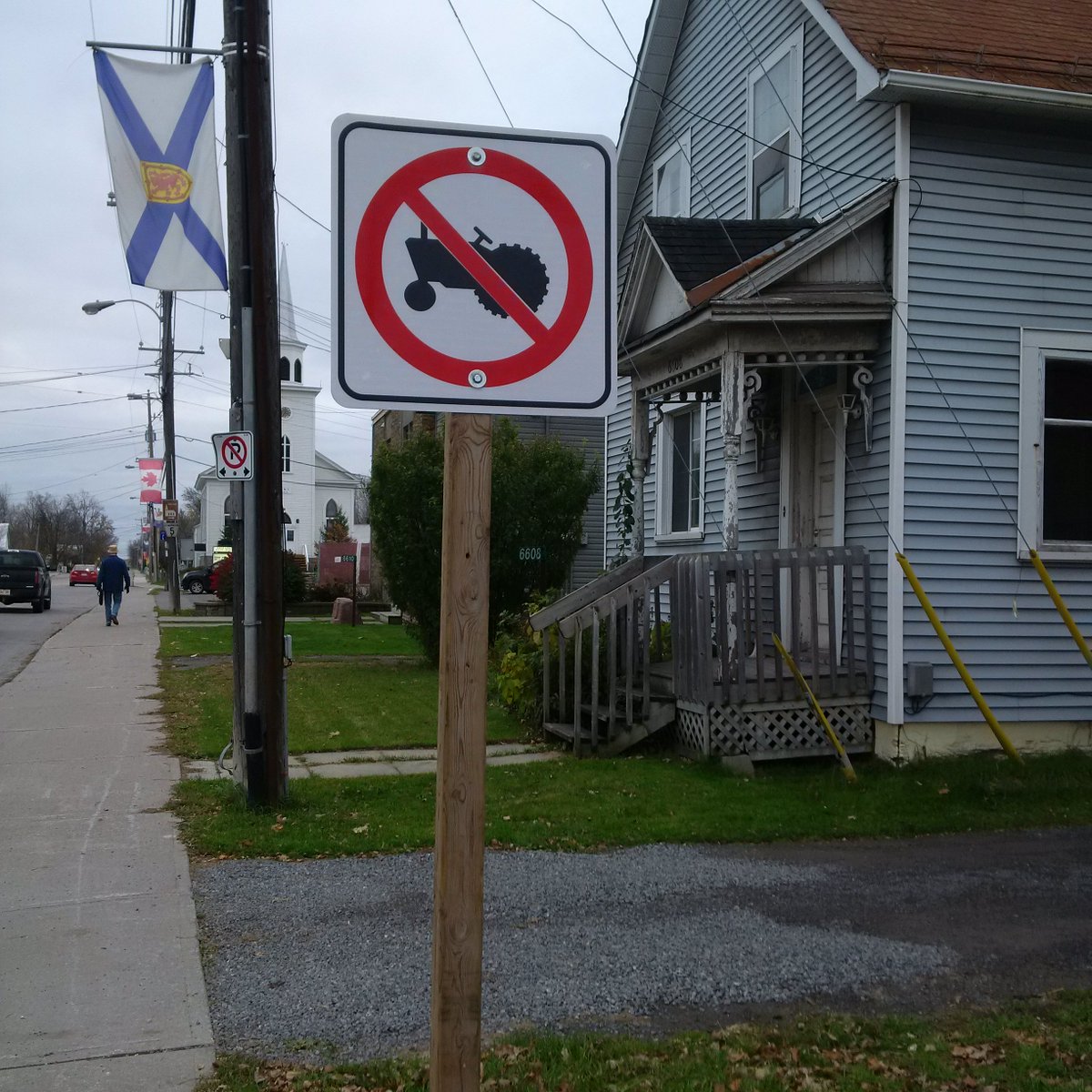 ScottMoffatt21's tweet photo. If you happen to be driving a tractor near North Gower, ignore these signs. They are ridiculous. https://t.co/HSNtJgwDhy