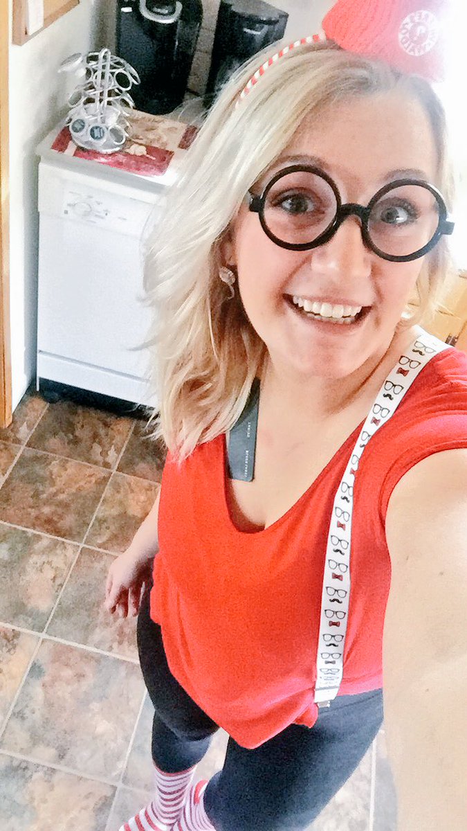 ashley_loitz's tweet photo. @TheSocialCTV  You ladies are looking great!! Off to work the night shift! #thriving #happyhalloween #whereswanda https://t.co/cn5nr56Nts